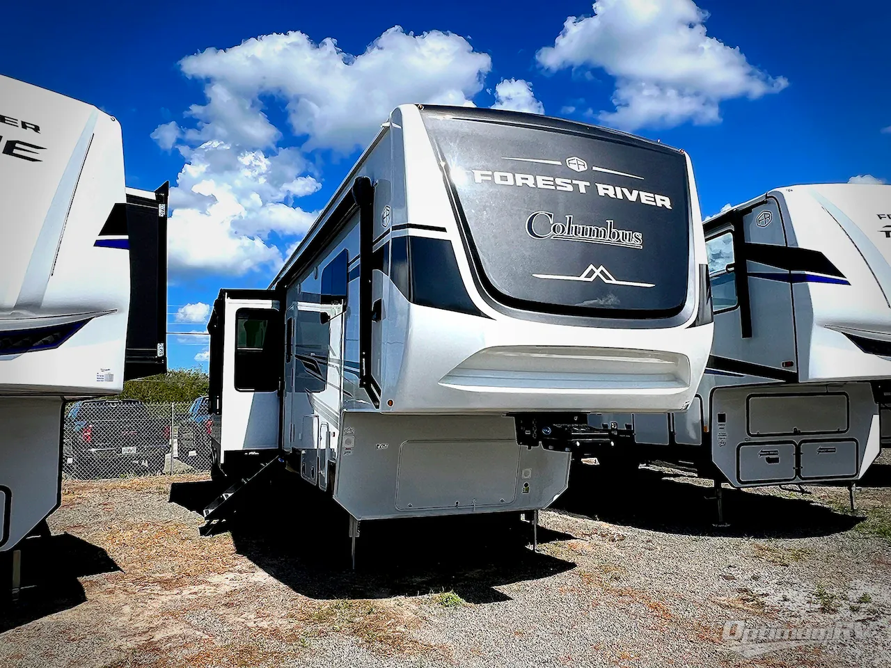2025 Palomino Columbus 376DS dealer photo 1 from Optimum RV