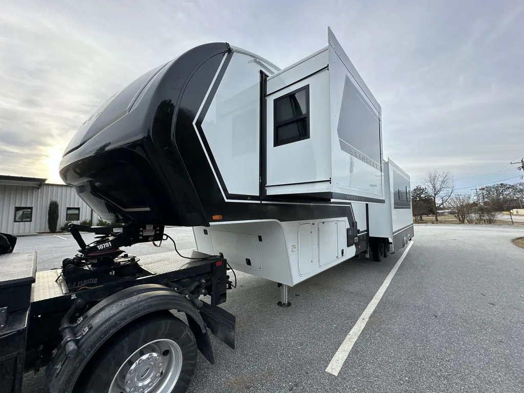 2026 Brinkley Model Z 3515, Photos photo 2