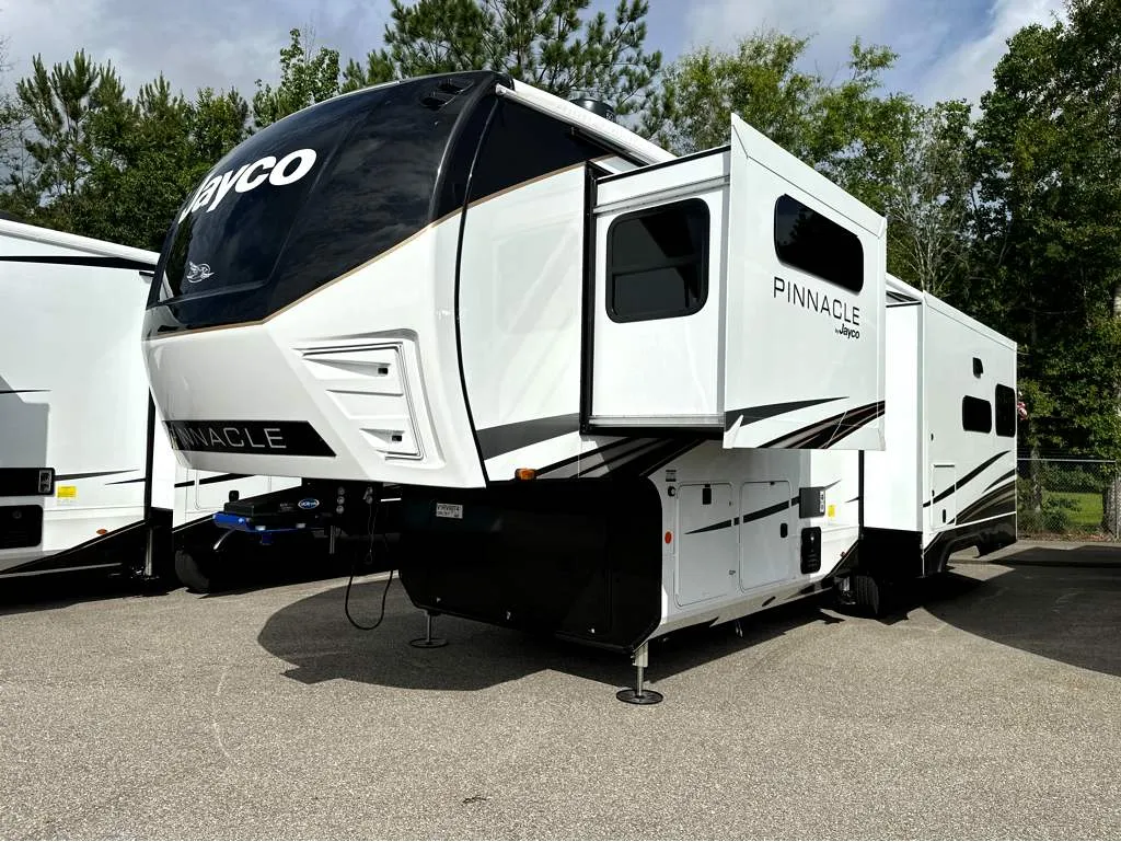 2027 Jayco Pinnacle 32RLTS - Photo 4
