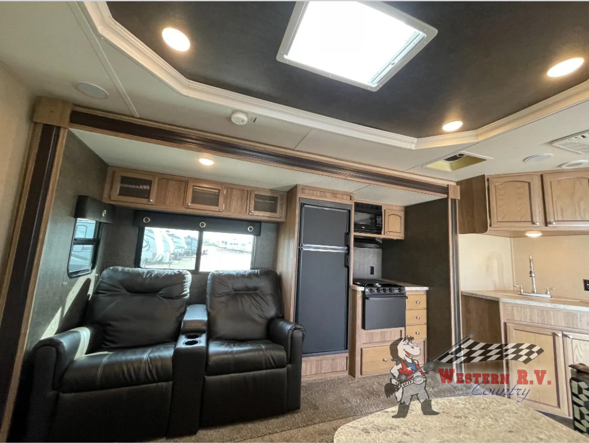 2017 Shasta Revere 27RB - Photo 3