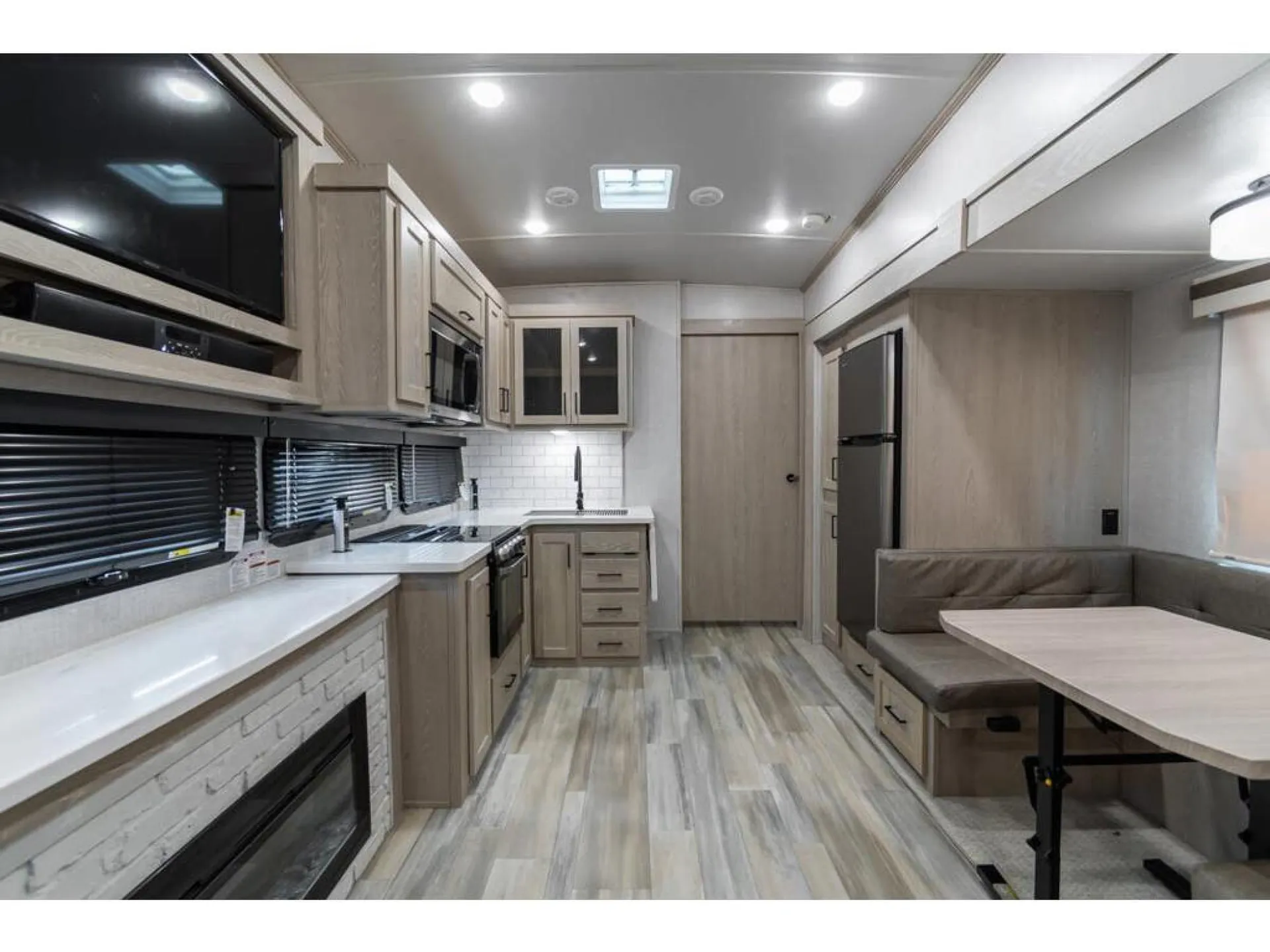 2023 Forest River Rockwood Signature 2891BH - Photo 3