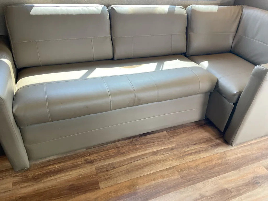 2017 Thor Motor Coach Challenger 37YT, Photos photo 45