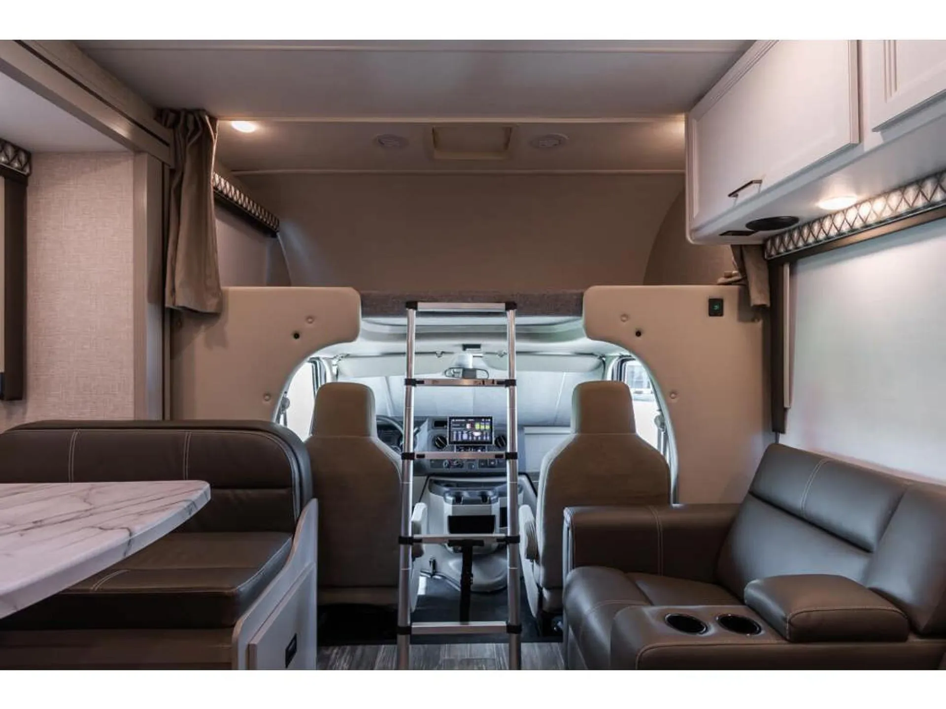 2025 Thor Motor Coach Geneva 29VT - Photo 4