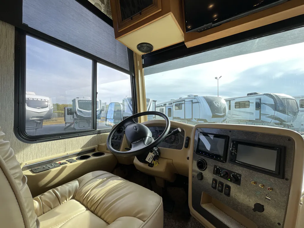 2016 Newmar Canyon Star 3921, Photos photo 16