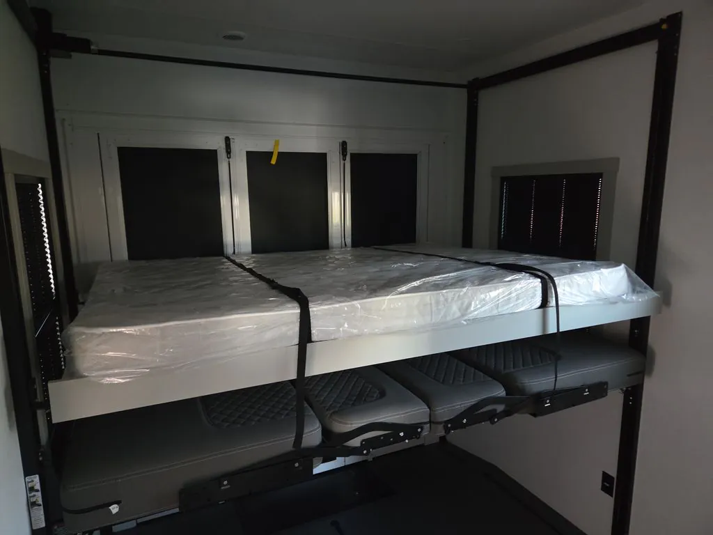 2026 Brinkley Model G 3970, Photos photo 12