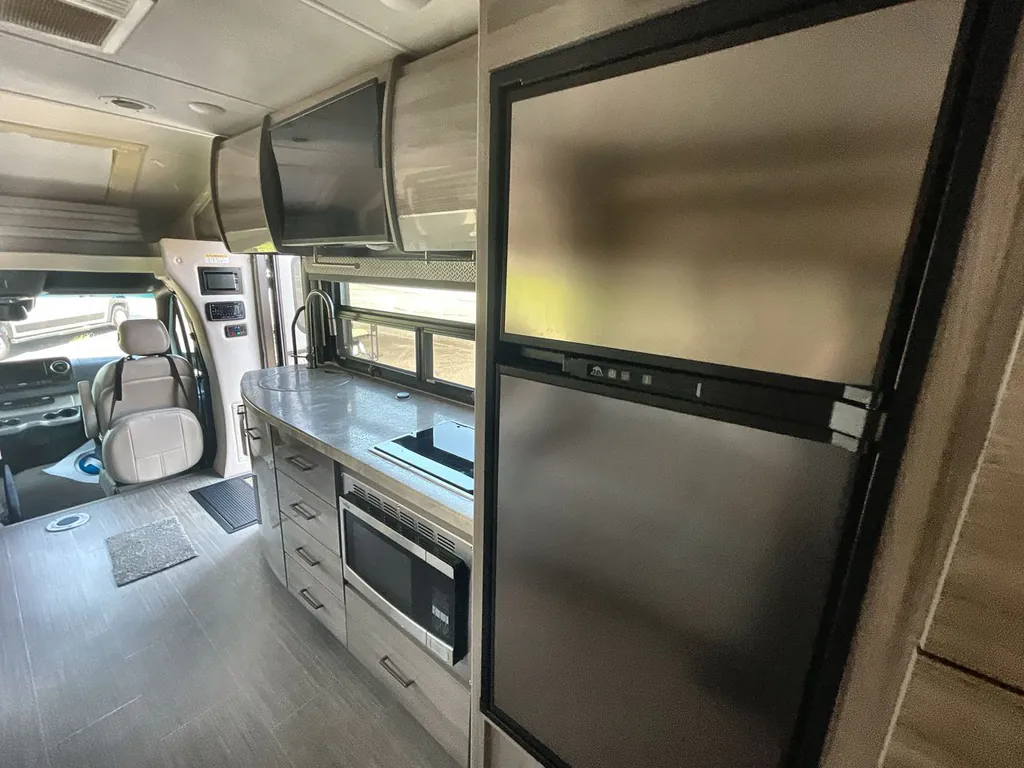2023 Thor Motor Coach Tiburon 24FB, Photos photo 8