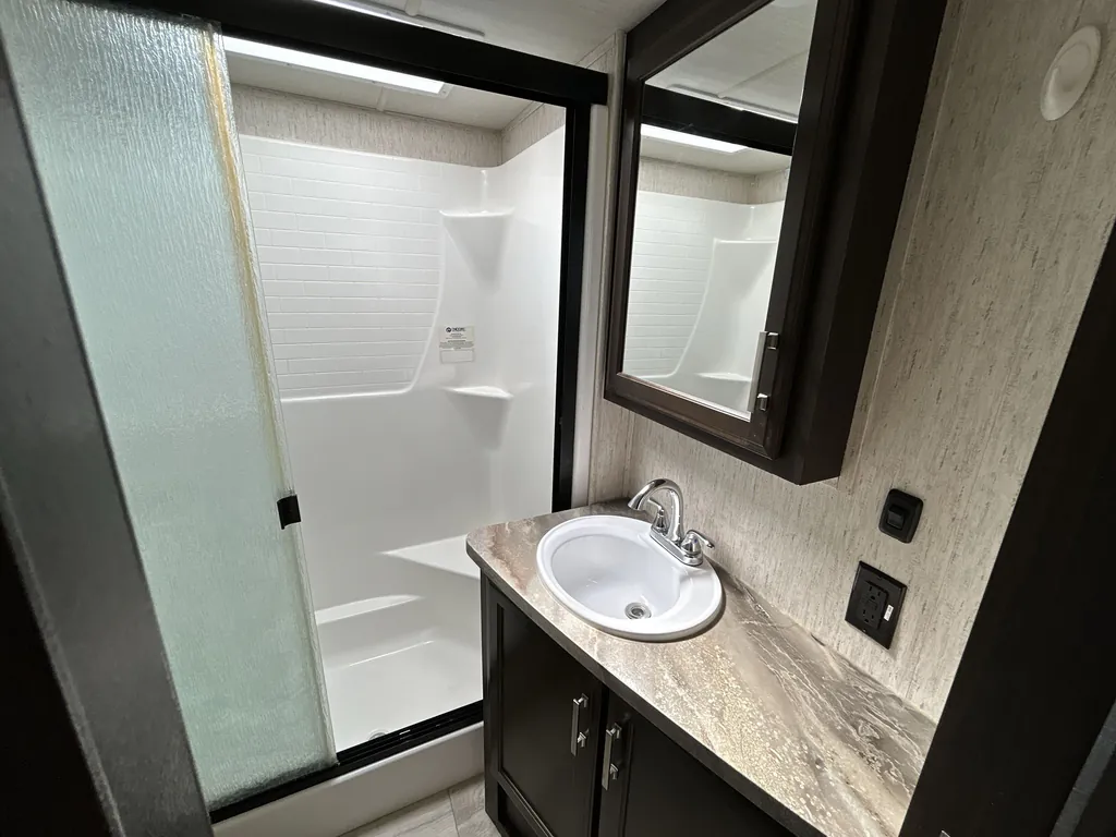 2019 Grand Design Momentum 381M, Photos photo 16