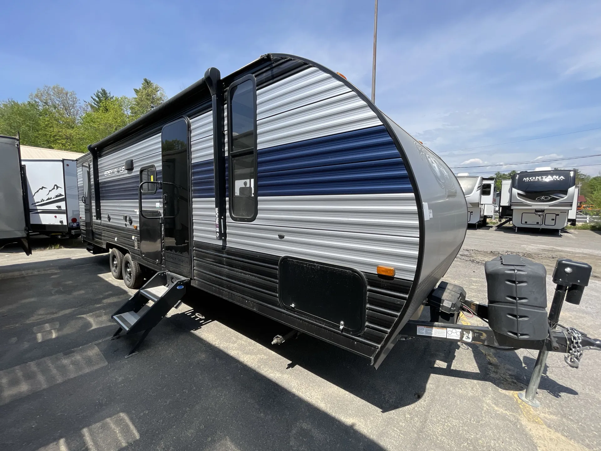 2022 Forest River Cherokee Grey Wolf 26DBH — campside