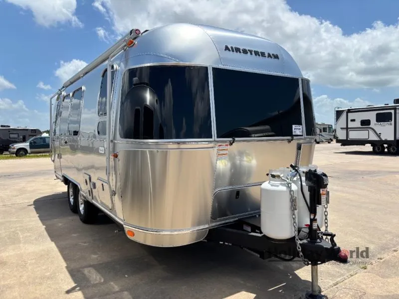 2026 Airstream Flying Cloud 23FB - Photo 2