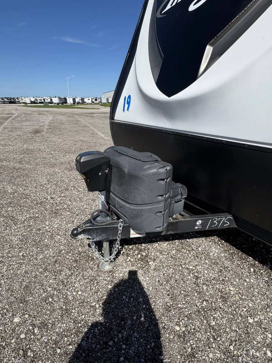 2019 Grand Design Imagine 2800BH - Photo 4