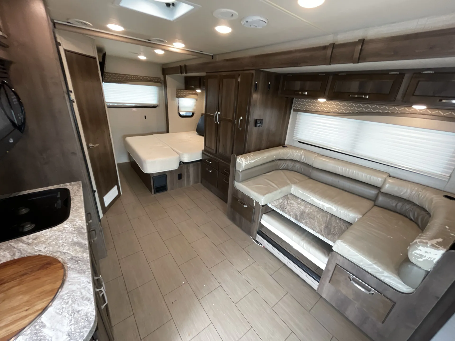 2018 Jayco Melbourne 24L — living area main