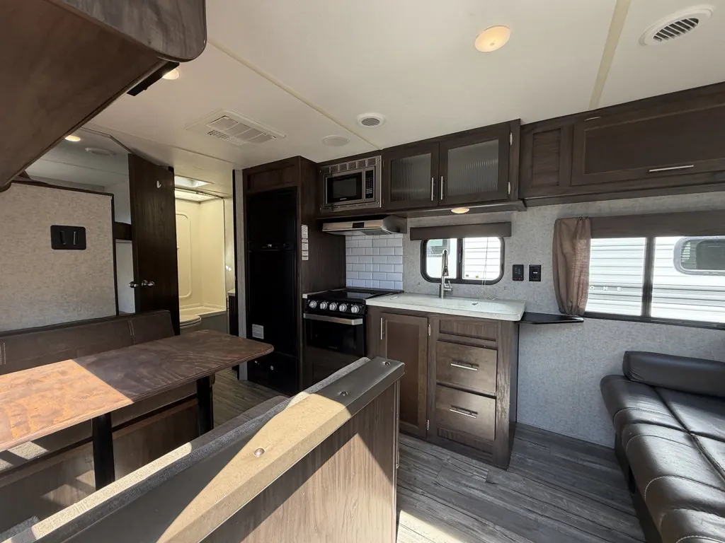 2018 Forest River Cherokee Grey Wolf 26DJSE — Photo 7