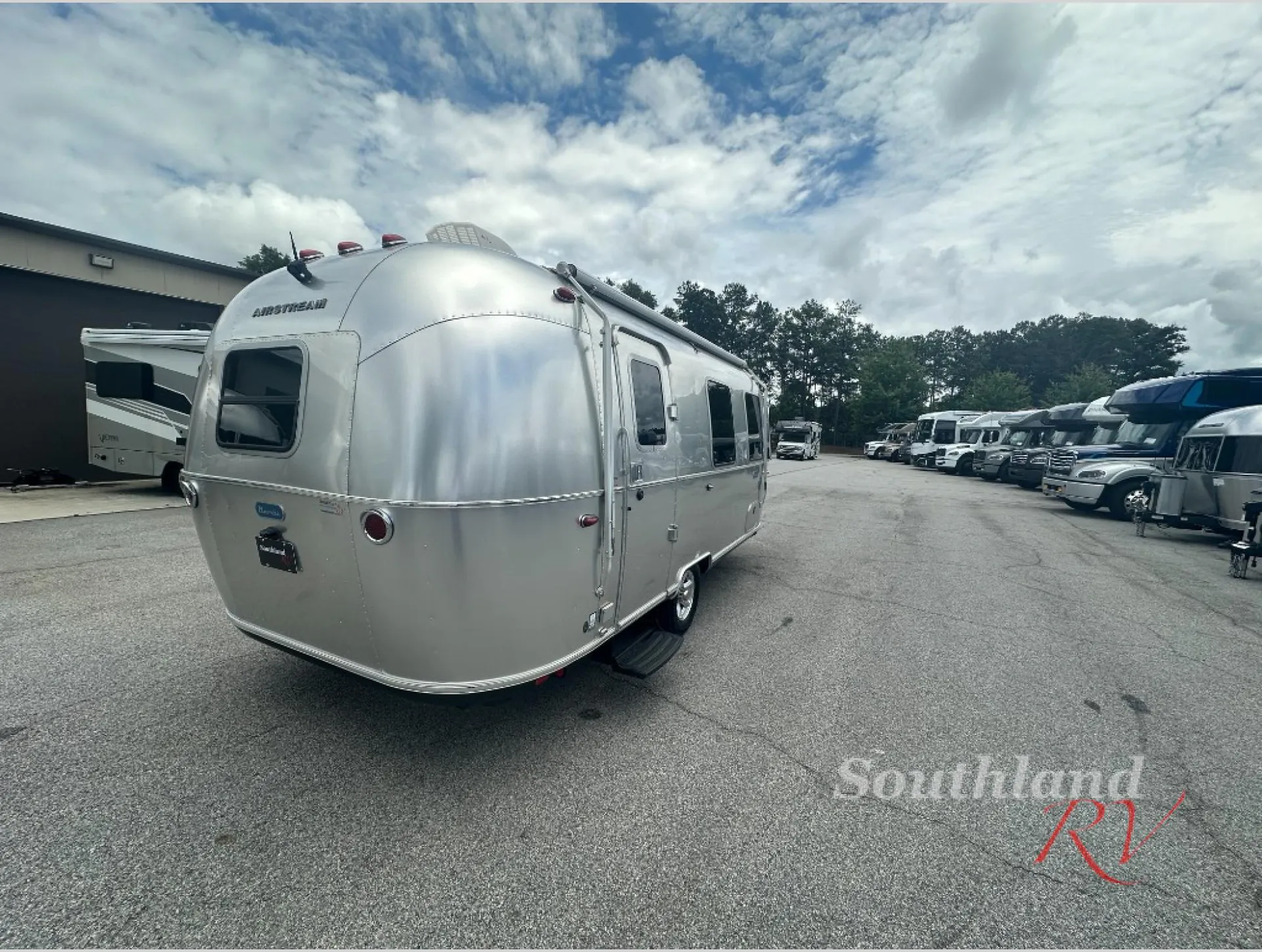 2024 Airstream Bambi 22FB - Photo 3