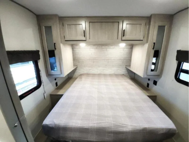 2026 Coachmen Catalina Legacy Edition 273DBHCK, Photos photo 8