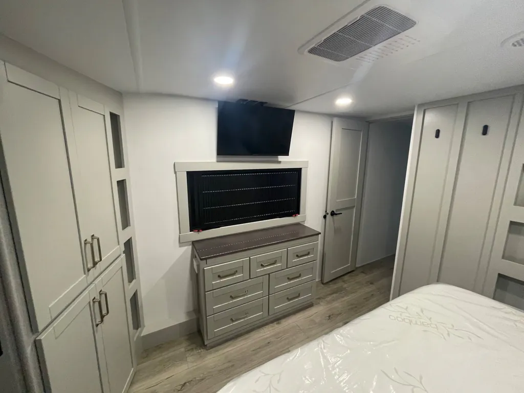 2026 Brinkley Model Z 3600, Photos photo 19