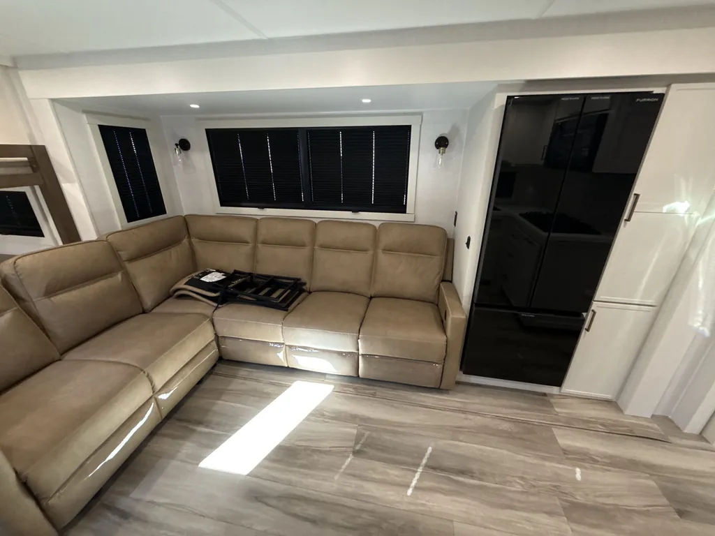 2027 Brinkley Model I 290, Photos photo 11