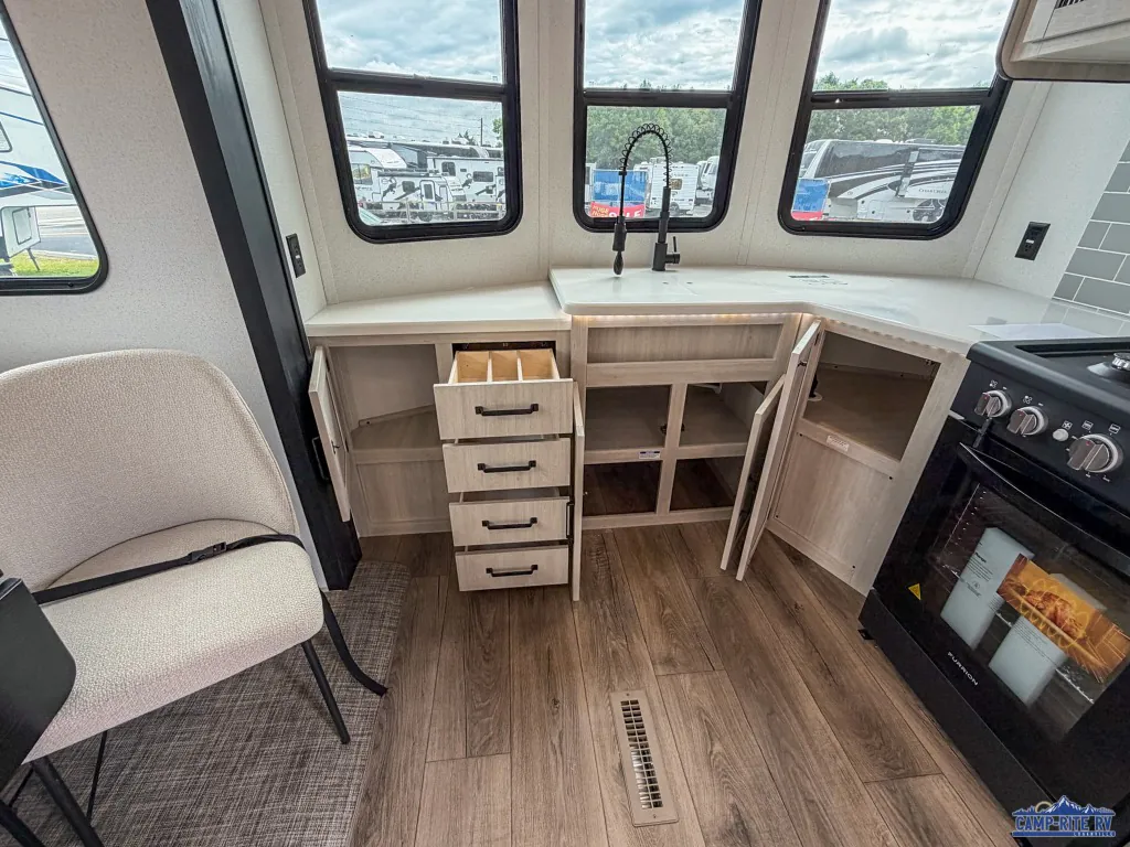 2027 Forest River Puma Vista 39FKL, Photos photo 4