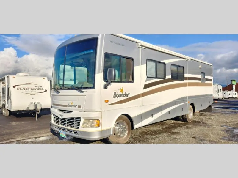 2006 Fleetwood RV Bounder 33R - Photo 2