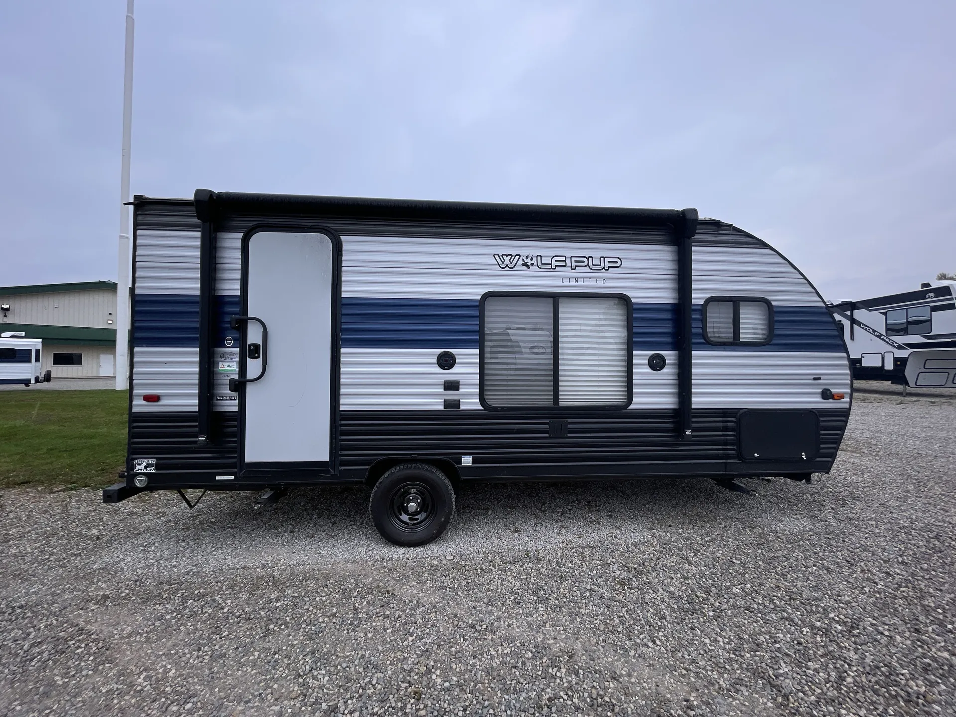 2021 Forest River Cherokee Wolf Pup 16HE — campside
