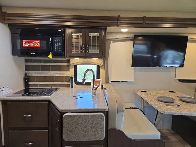 2020 Thor Motor Coach Chateau 31B - Photo 4