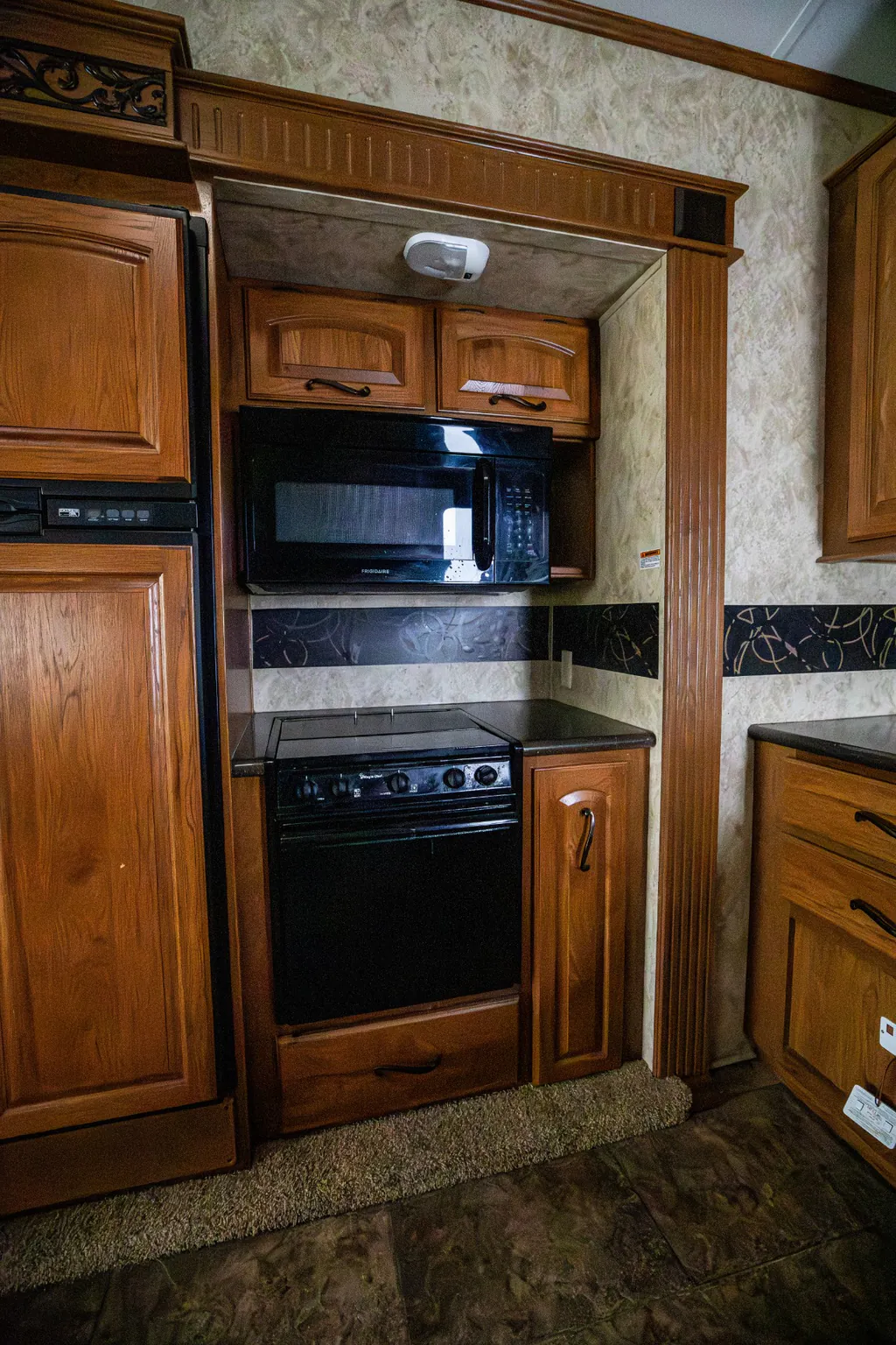 2011 Keystone Montana 3100RL, Photos photo 13