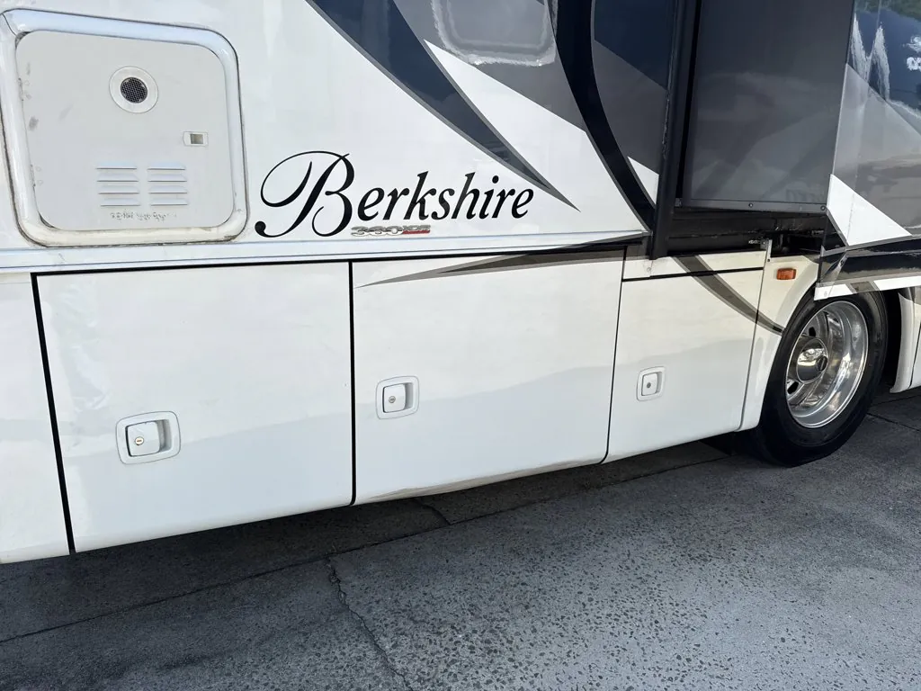 2018 Forest River Berkshire 38A, Photos photo 15
