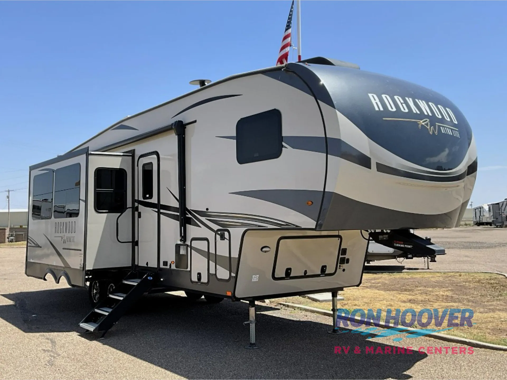 2022 Forest River Rockwood Ultra Lite 2892RB - Photo 2