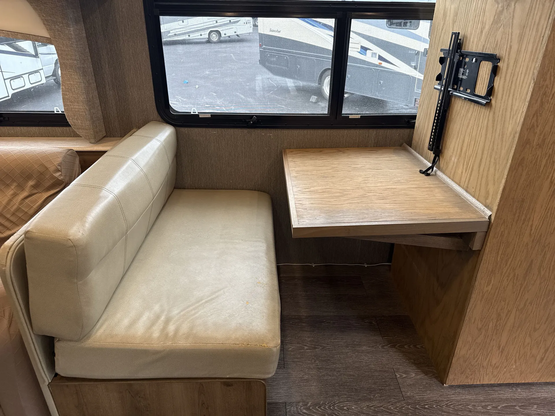 2020 fleetwood Fortis 34MB — living area main