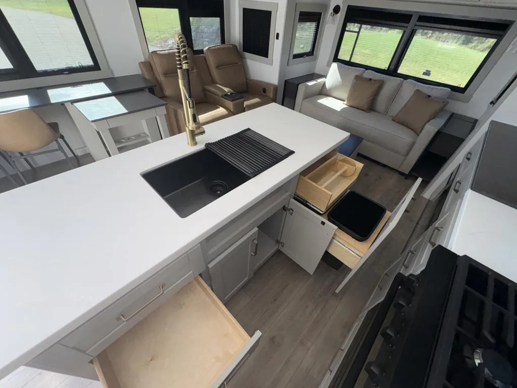 2026 Brinkley Model Z 3100, Photos photo 21
