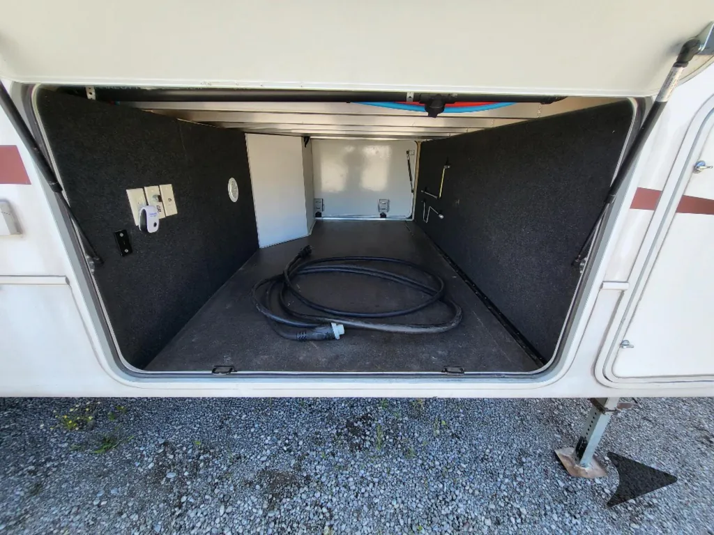 2011 Keystone Montana 3100RL, Photos photo 8