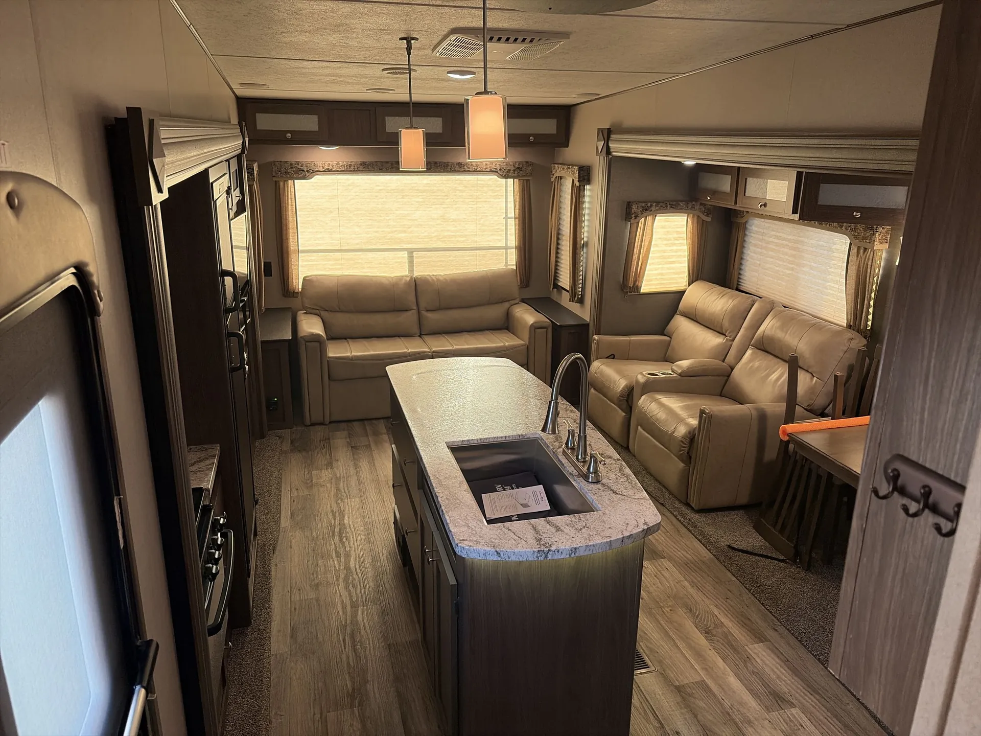 2018 Keystone Hideout 299RLDS — living area main