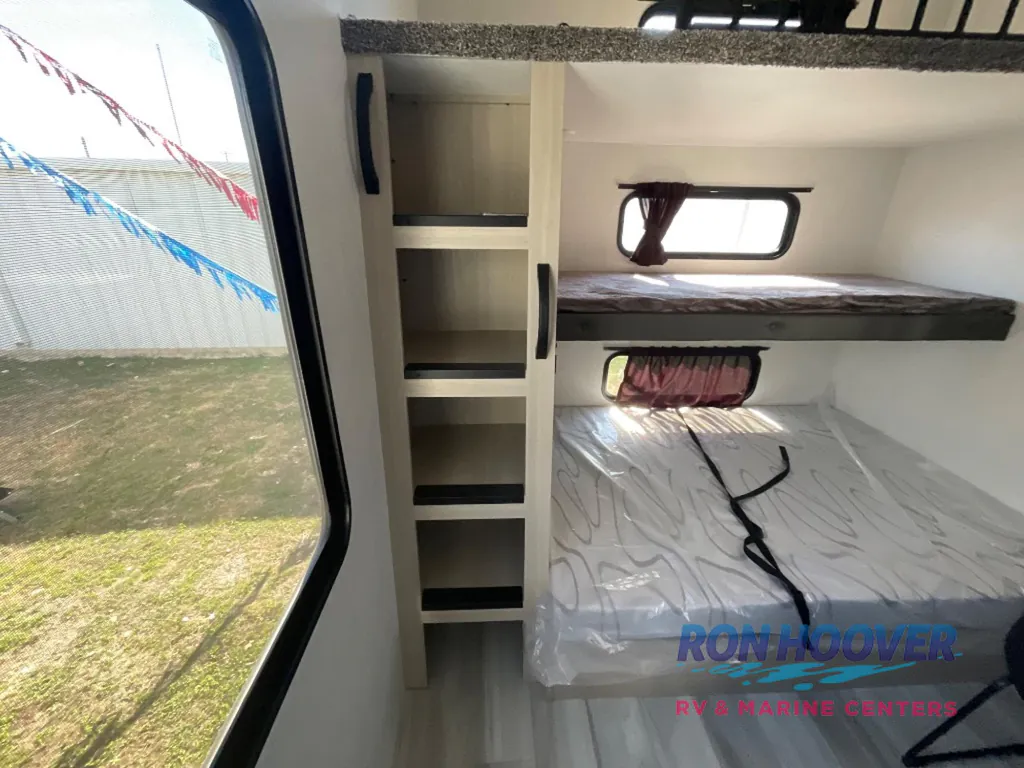 2026 Forest River Wildcat 34CRIB, Photos photo 5