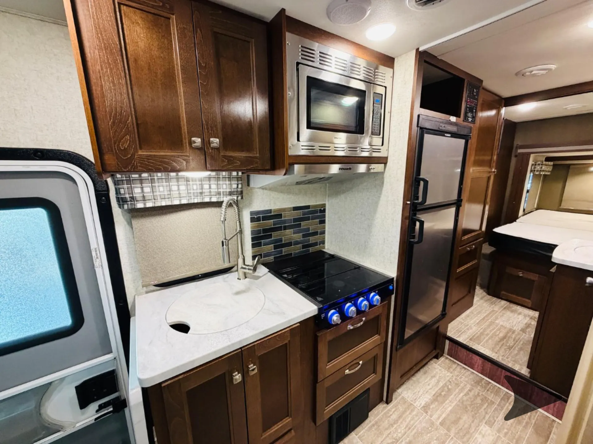 2019 Forest River Sunseeker MBS 2400R - Photo 3