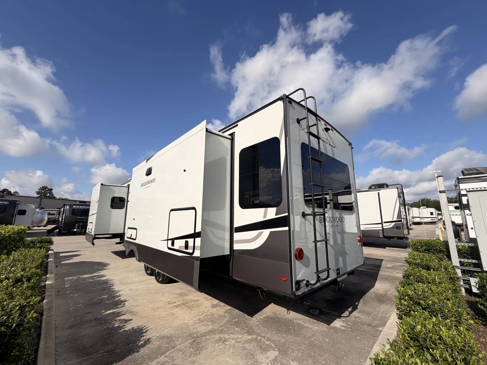 2027 Forest River Rockwood Signature 8392RL - Photo 3