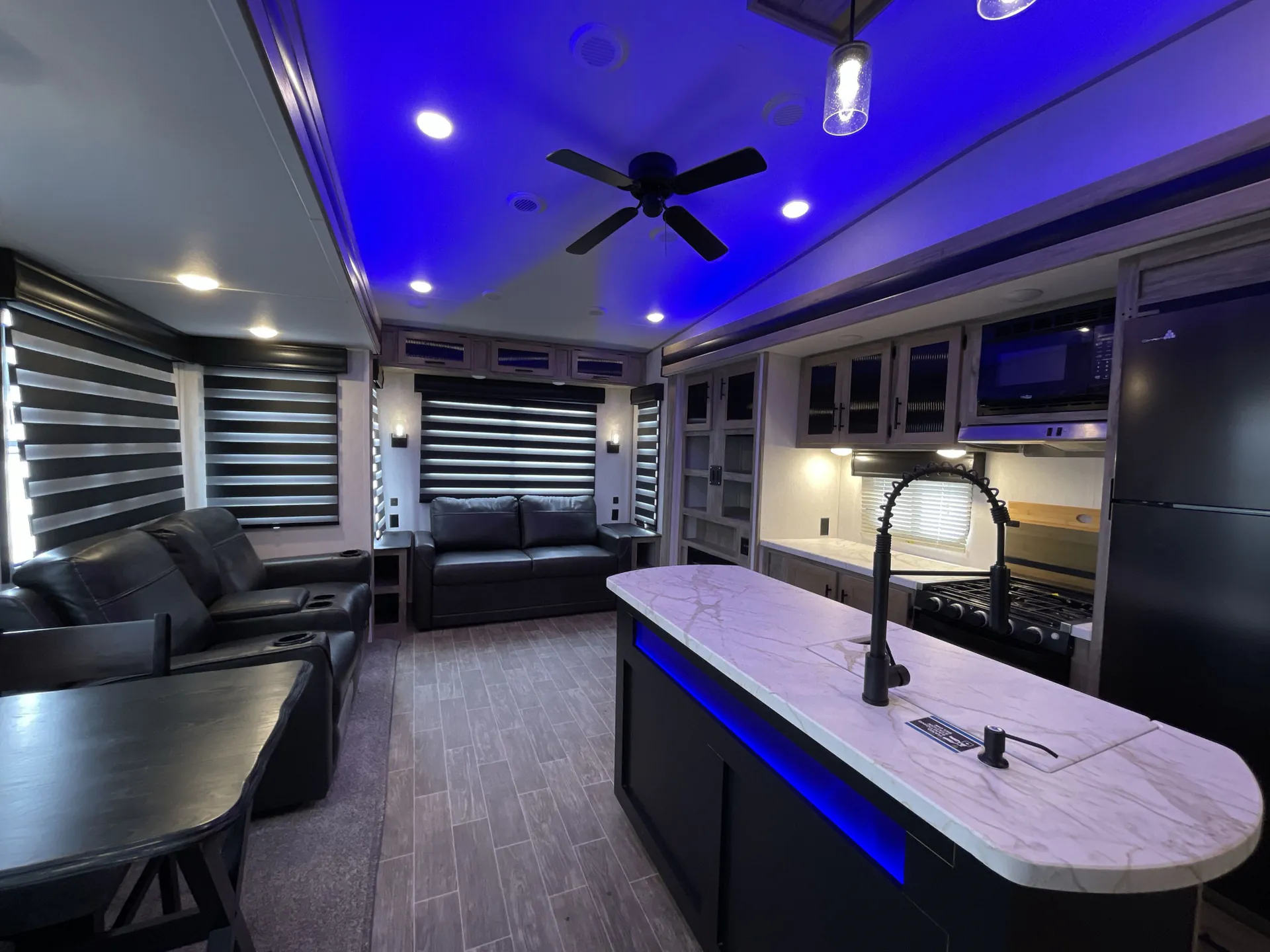 2022 Forest River Cherokee Arctic Wolf 291RL — Photo 5
