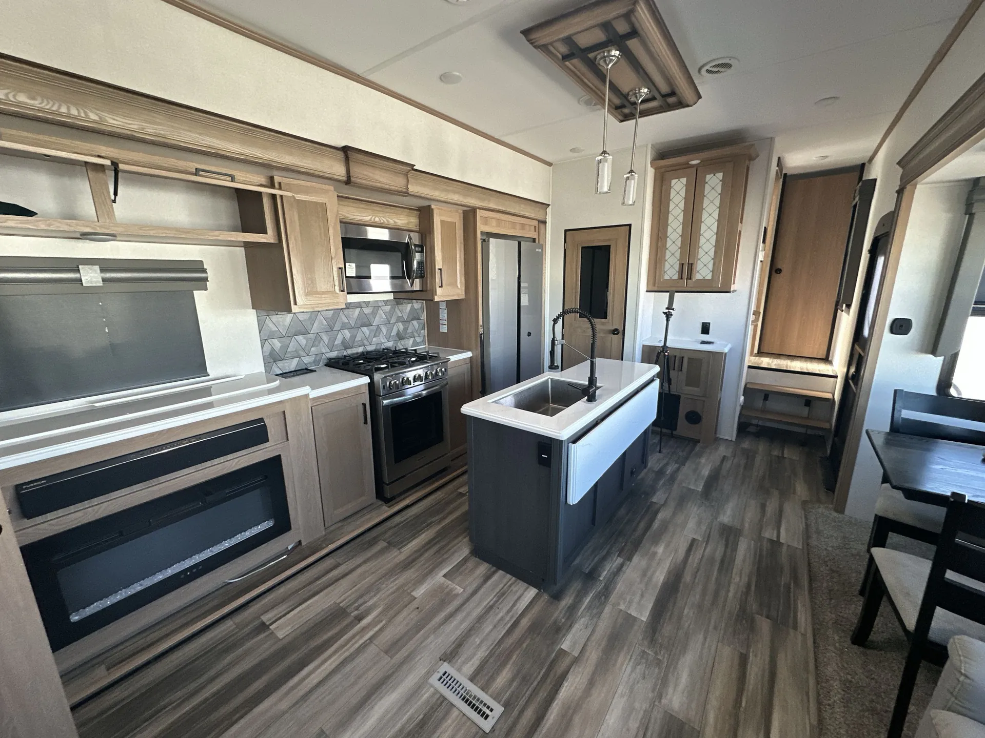 2023 prime time Sanibel 3602WB — living area main