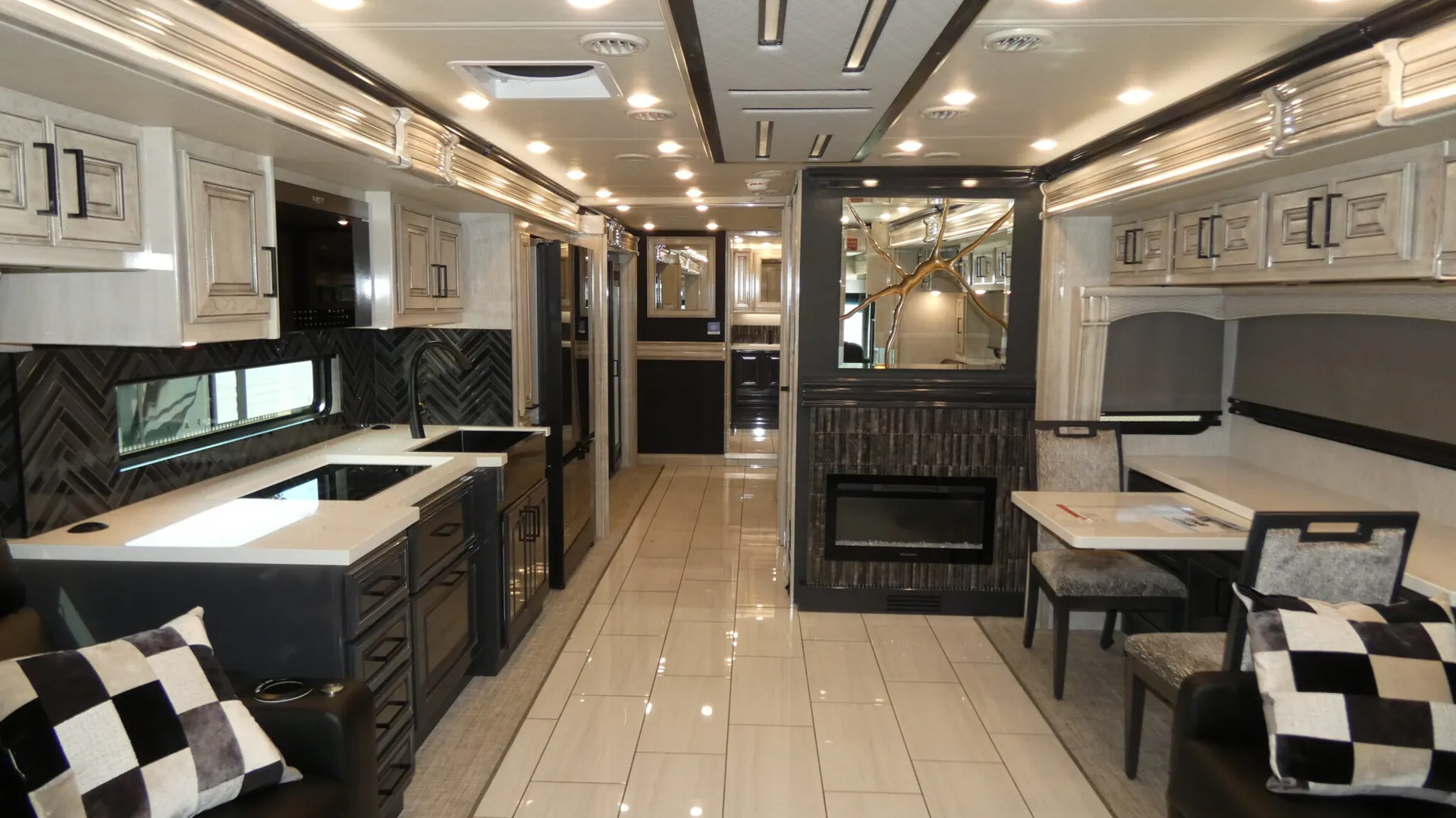 2026 Fleetwood Palisade 40H - Photo 3