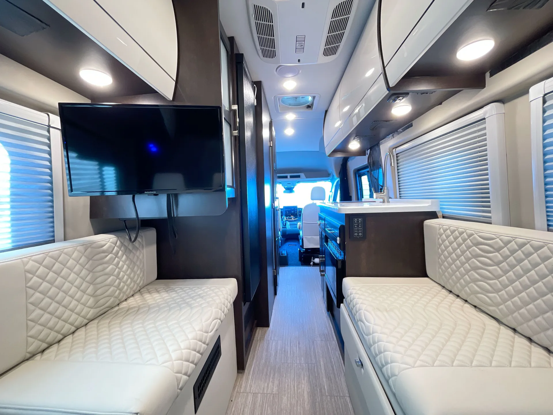 2023 entegra coach Expanse Li 21BL — living area main