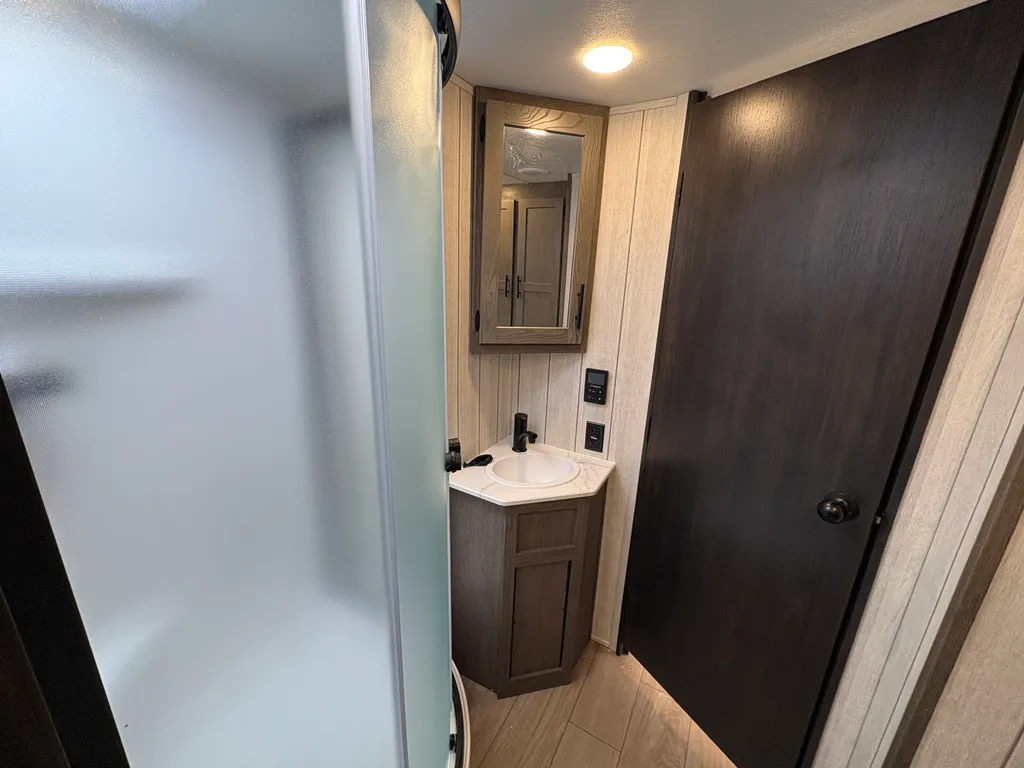 2026 Forest River Cherokee Alpha Wolf 33BH, Photos photo 16