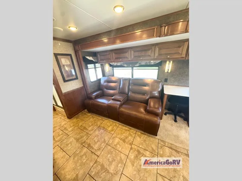 2015 Tiffin Allegro 31 SA - Photo 4