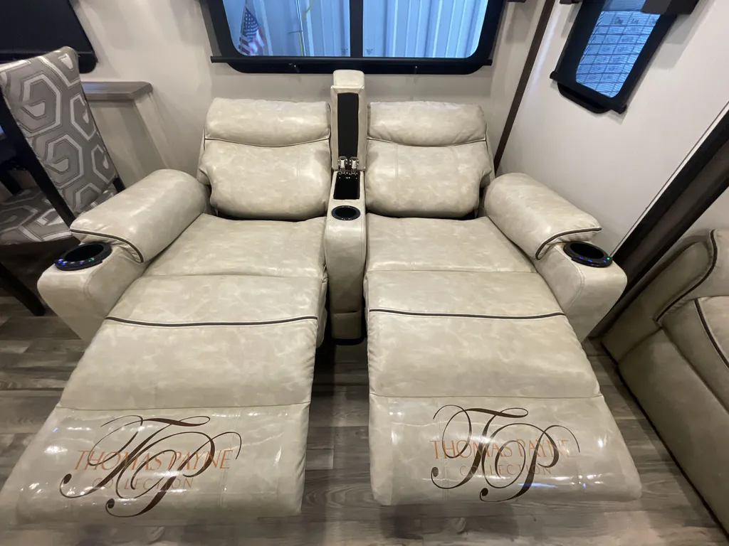 2022 Forest River Cardinal Luxury 380RLX, Photos photo 18