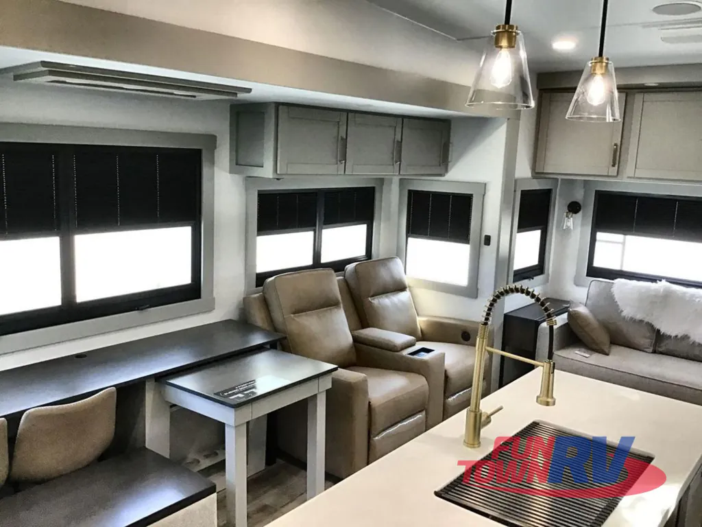 2026 Brinkley Model Z 3600, Photos photo 12