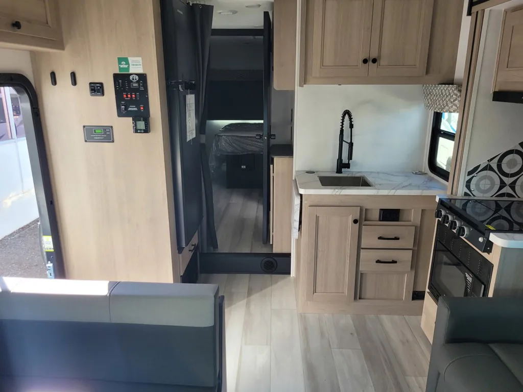 2026 Forest River Sunseeker LE 3250DSLE — Photo 5