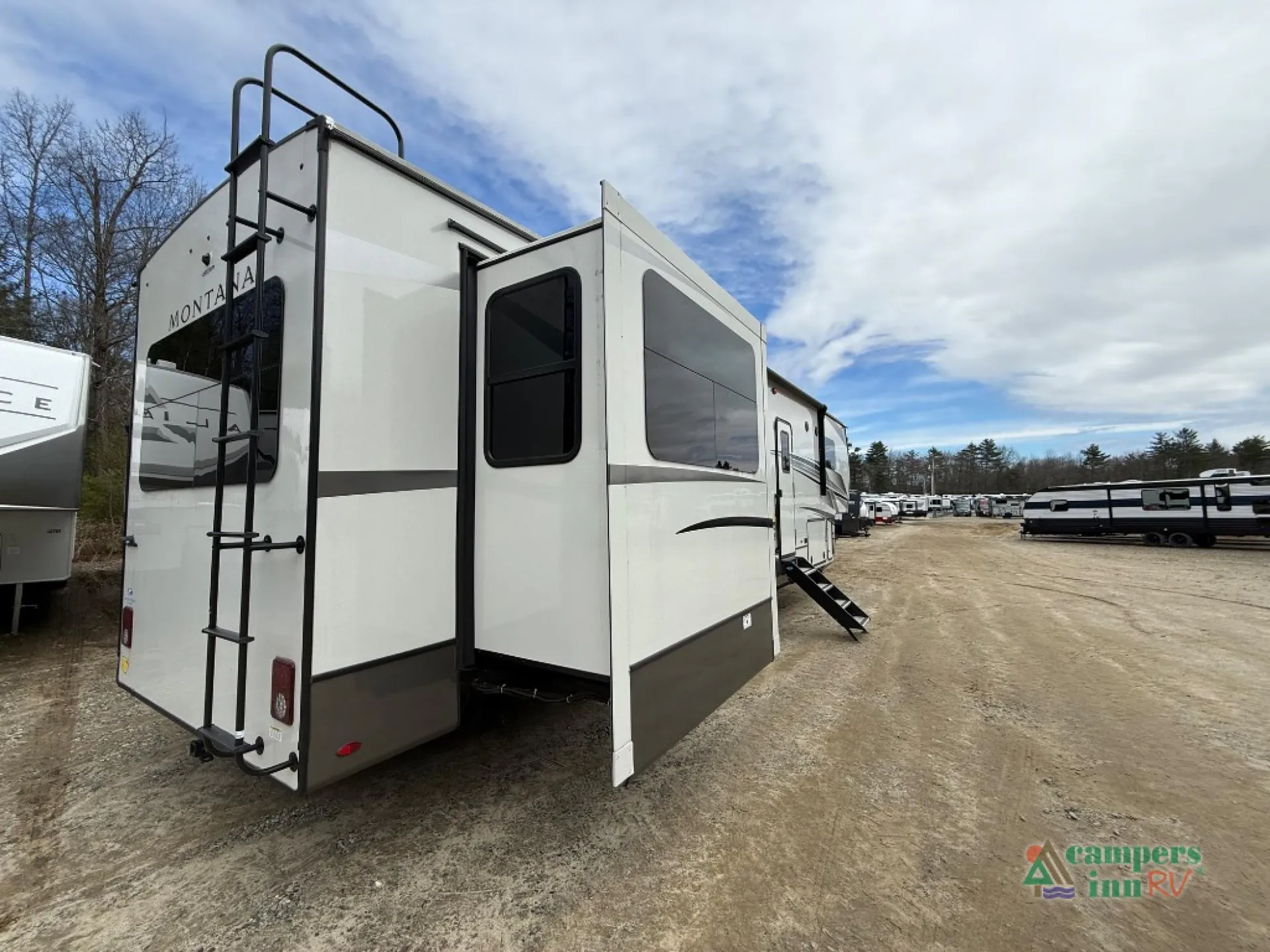 2024 Keystone Montana 3531RE - Photo 3