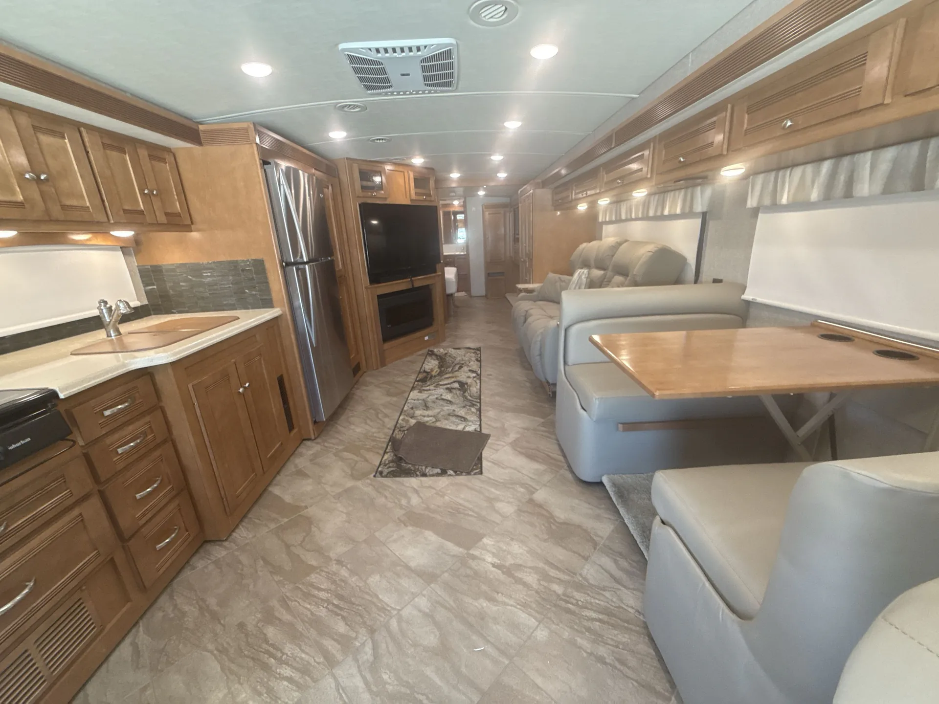 2019 Winnebago Forza 38F — living area main