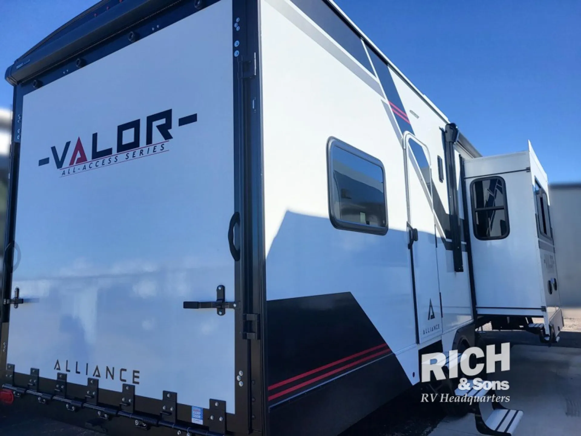 2026 Alliance RV Valor 32T13 - Photo 4
