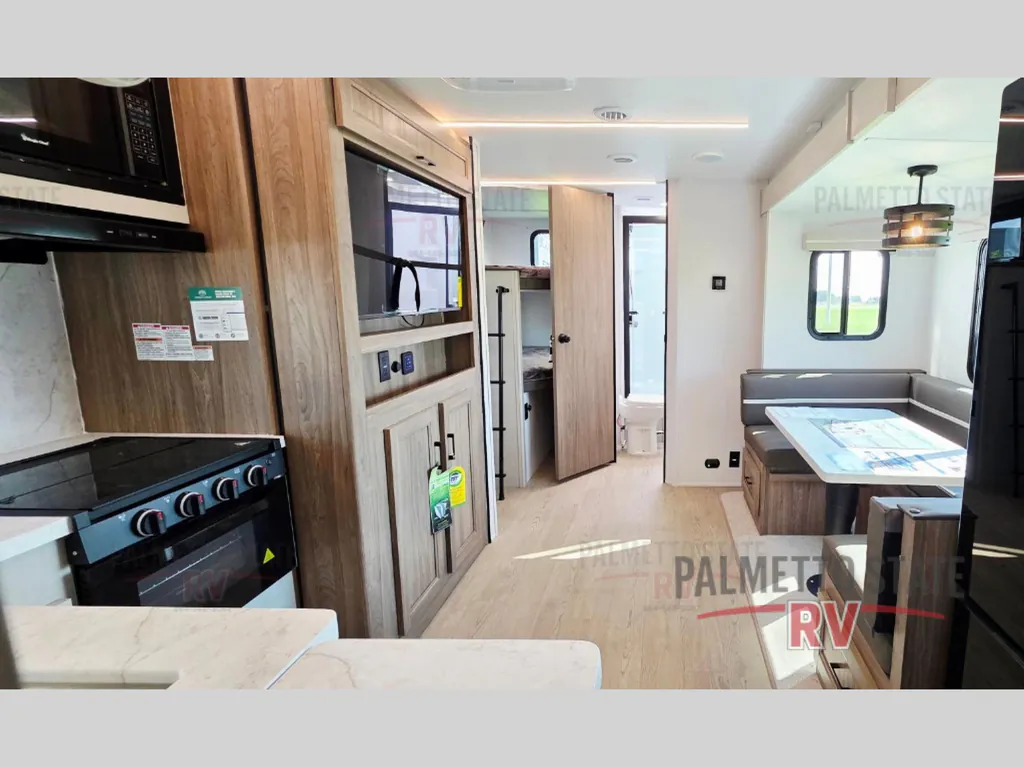 2026 Coachmen Freedom Express Ultra Lite 258BHS, Photos photo 9