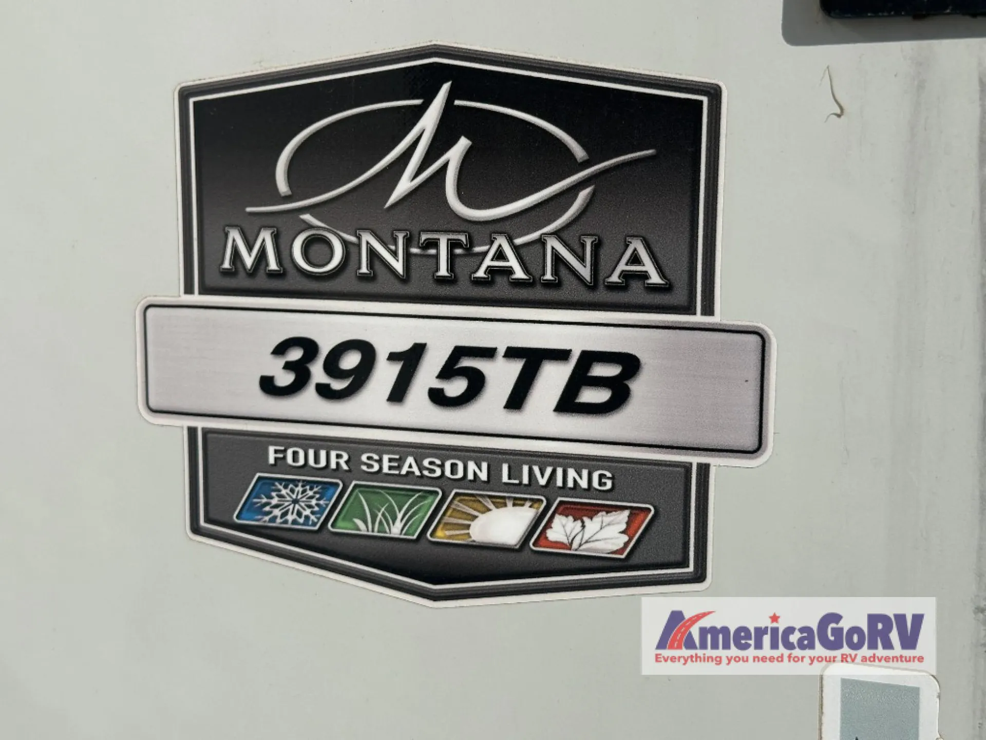 2024 Keystone Montana 3915TB - Photo 3