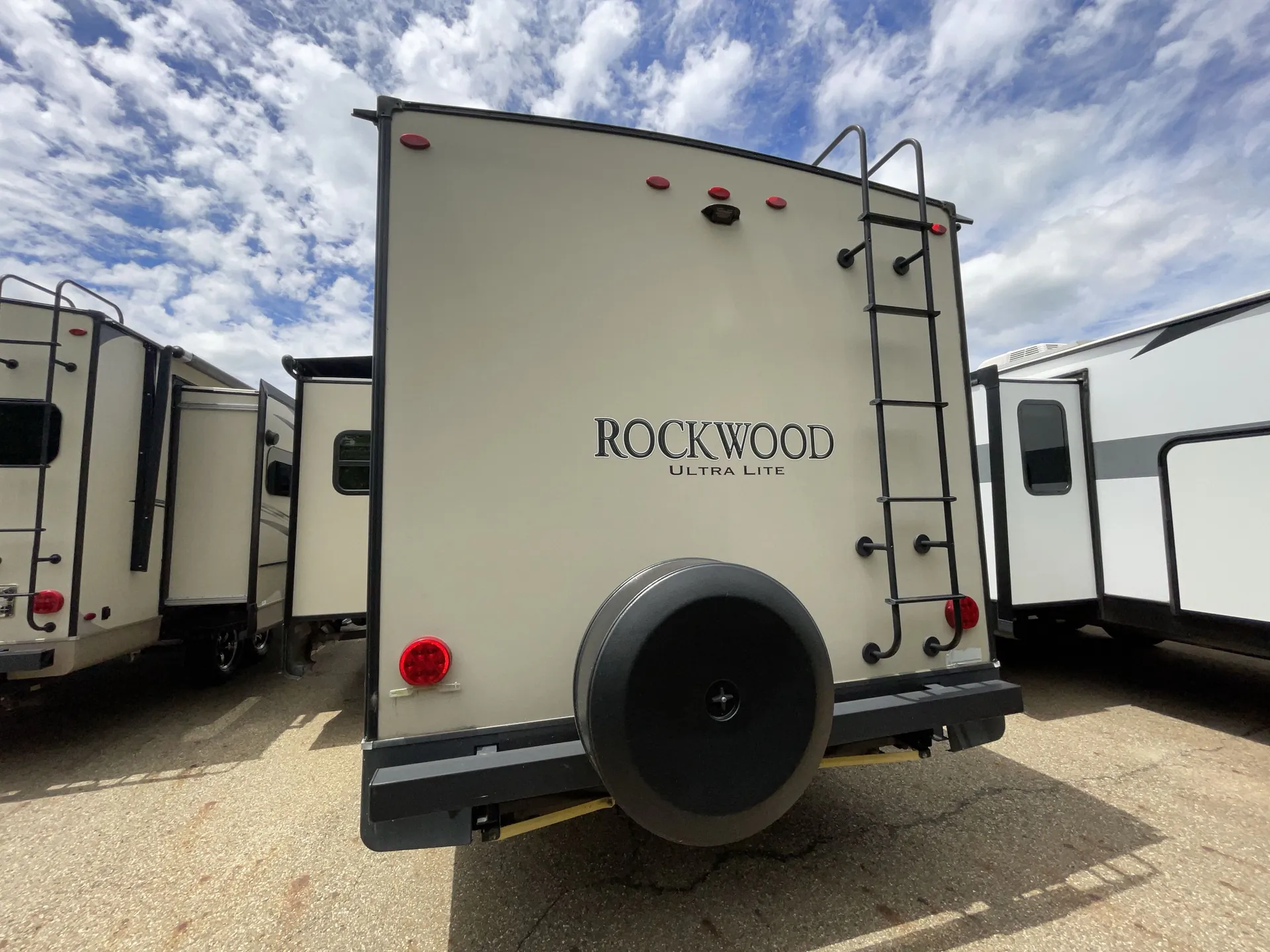 2020 Forest River Rockwood Ultra Lite 2706WS — backside