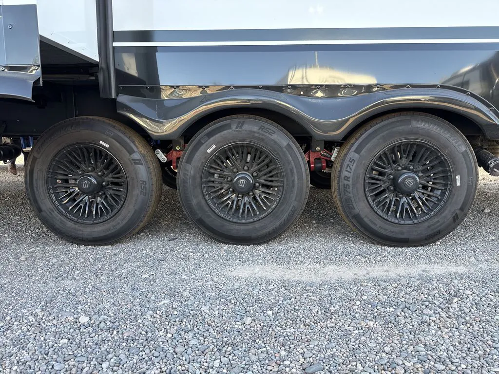 2026 Brinkley Model G 4000, Photos photo 10